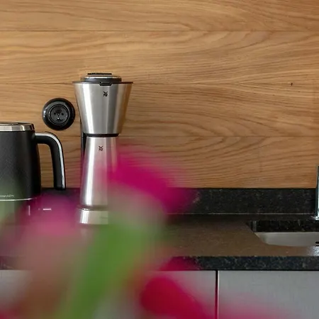 Spacious With Parking In By Renters 아파트