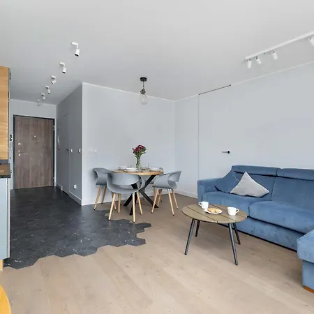 Spacious With Parking In By Renters *