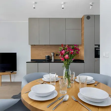 아파트 Spacious With Parking In By Renters