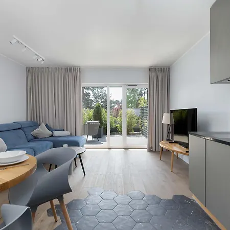 Spacious With Parking In By Renters 아파트 *