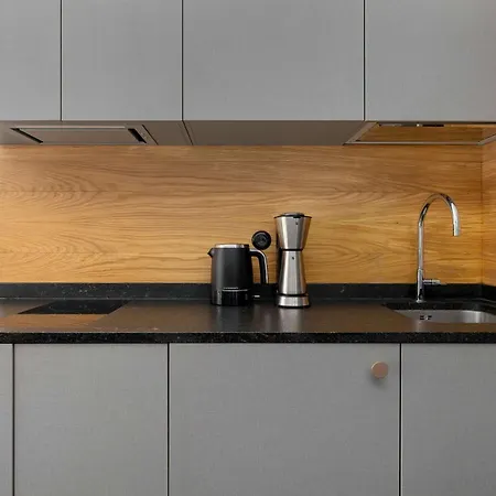 아파트 Spacious With Parking In By Renters *